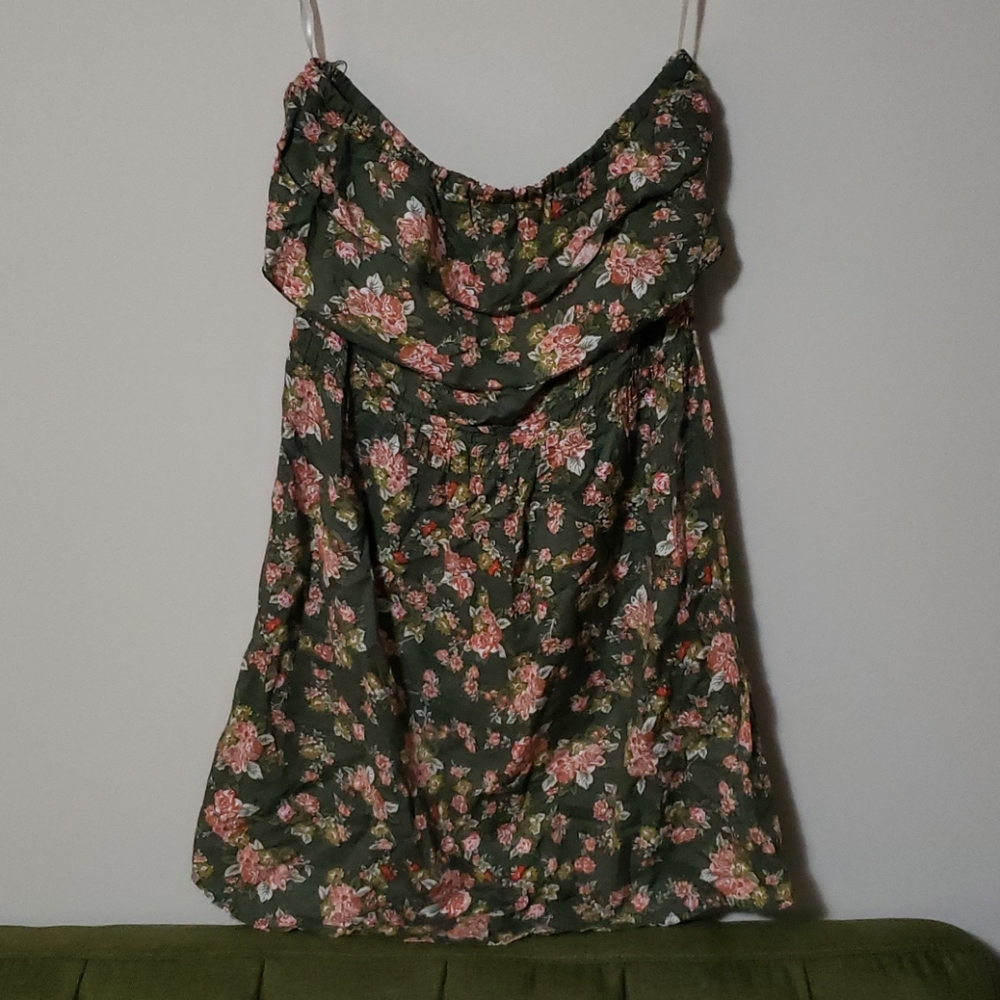 Sweet strapless summer dress
